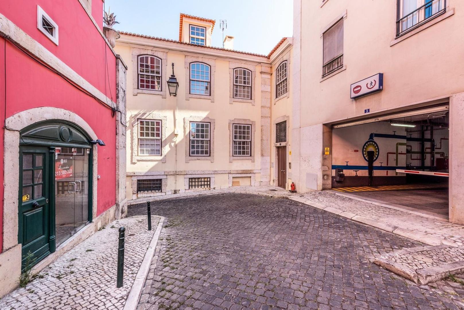 Guestready - Newly Renovated Chiado Haven Apartment Lisbon Bagian luar foto